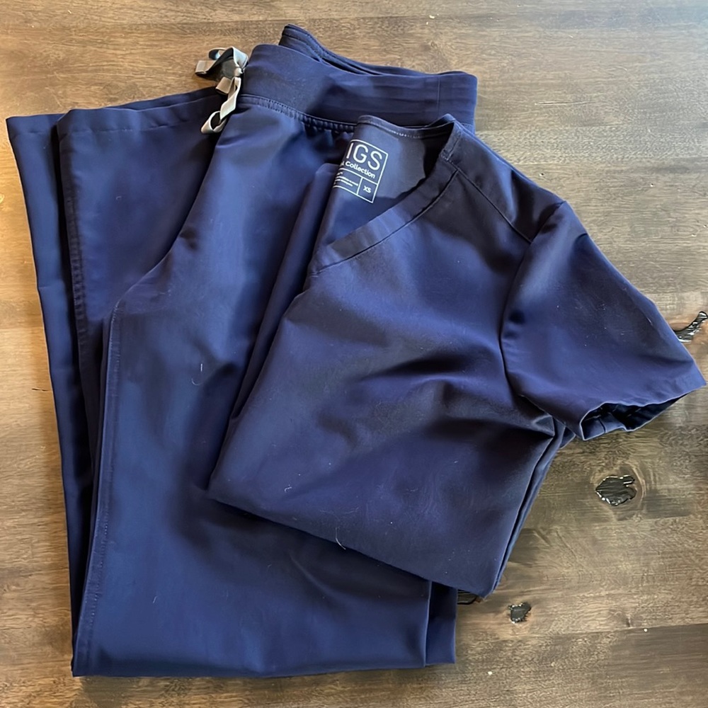 Figs scrub set in Navy